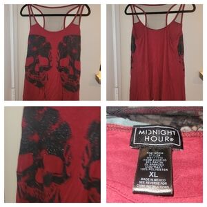 XL New Hot Topic Skull Top in Burgundy. Skulls black glitter